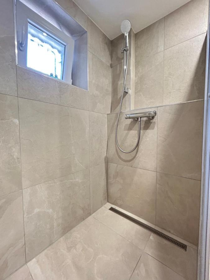 Souterrainwohnung - Remseck Am Neckar Bagian luar foto